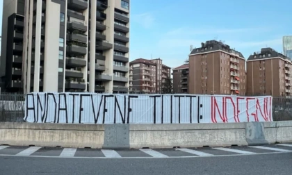 Milan, striscione della Curva Sud: "Andatevene tutti: indegni!"