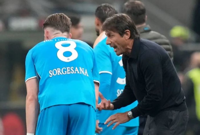 Napoli, Conte sempre più verso la permanenza