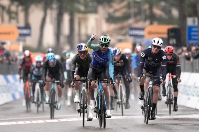 Tirreno-Adriatico: Vendrame vince la terza tappa, Ganna resta leader in generale