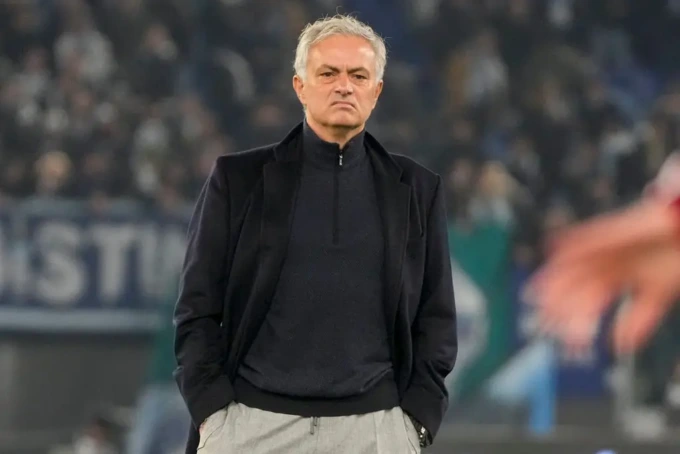 Mourinho promuove Chivu: “E’ uno dei miei bambini”