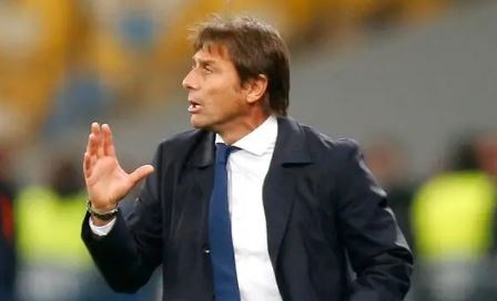 Il Napoli frena contro il Genoa, campionato riaperto