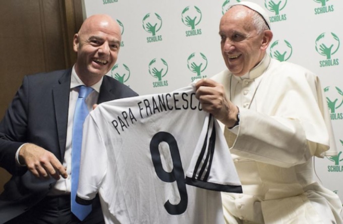 Infantino: “A settembre una partita per Papa Francesco”