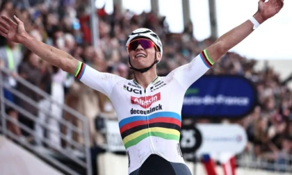 van der Poel vince la Parigi-Roubaix 2025