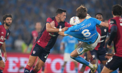 Il Napoli è campione d'Italia: 2-0 al Cagliari, l'Inter vince a Como ma non basta