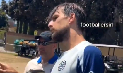 Acerbi minaccia un tifoso: "Ti sfondo di botte". Il video