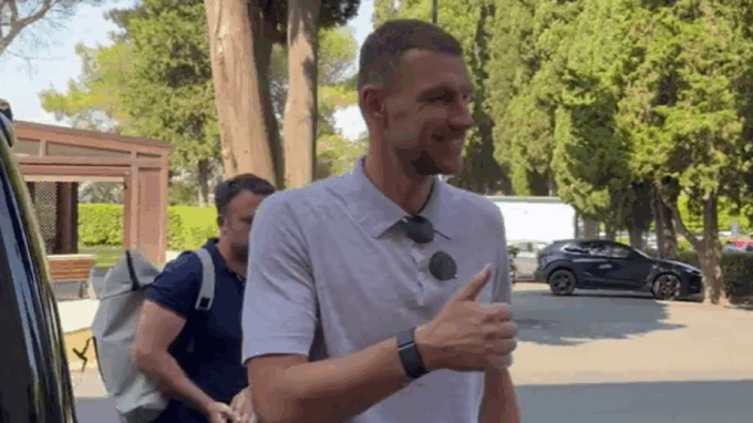 Dzeko, visite mediche e firma: “Contento di essere tornato in Italia”