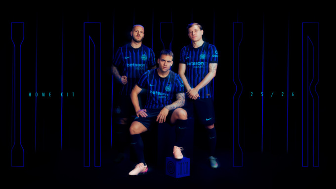 L’Inter presenta la nuova maglia per la prossima stagione