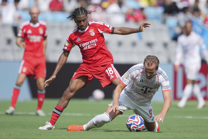 Bayern beffato dal Benfica e secondo, Boca eliminato tra i fischi