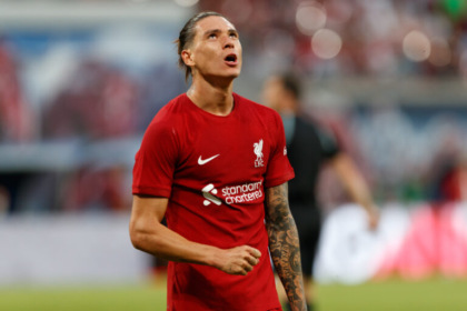 Newcastle su Kolo Muani: la Juventus sonda la pista Nunez