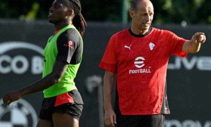 Milan, debutto a Singapore contro l’Arsenal: Leao centravanti