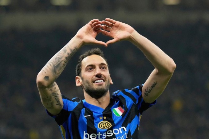 Il padre di Calhanoglu chiude la porta al Gala: “Resta all’Inter”