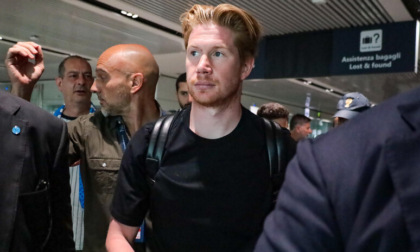 De Bruyne è in città: primi passi tra entusiasmo e selfie coi tifosi