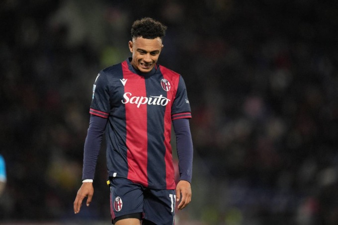 Ndoye si infortuna ed esce furibondo: vuole lasciare Bologna