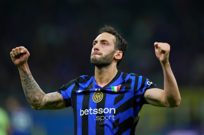 Inter, parla l’agente di Calhanoglu: “Resterà in nerazzurro”