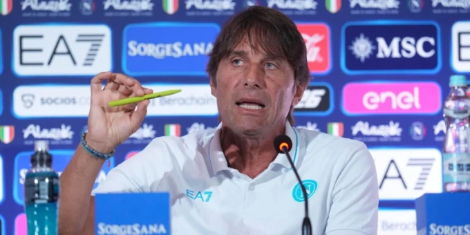 Napoli, Conte: “Serie A equilibrata. Allegri? Non è lui contro di me”