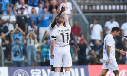 Il Napoli parte bene: 2-0 al Sassuolo con McTominay e De Bruyne