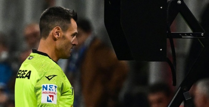 Var spiegato al pubblico e la regola degli 8 secondi, le novità della stagione 2025/26