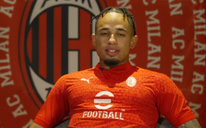 Milan, altro colpo in uscita: Okafor al Leeds per 21 milioni