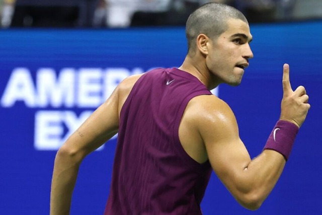 Alcaraz strapazza Lehecka: 3-0 al ceco e semifinale con Djoko