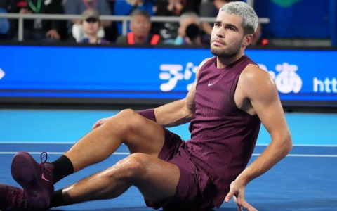Alcaraz salta il Masters di Shanghai per un problema alla caviglia