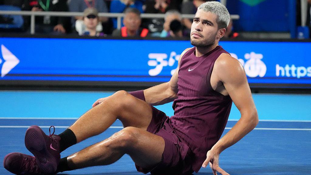 Alcaraz salta il Masters di Shanghai per un problema alla caviglia