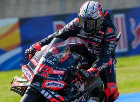 Marc Marquez vince il duello con Bezzecchi a Misano
