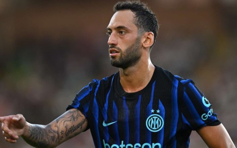 Calhanoglu, futuro in bilico: l’Inter aspetta risposte