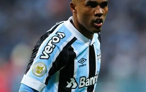 Mandato di arresto per Douglas Costa: il motivo