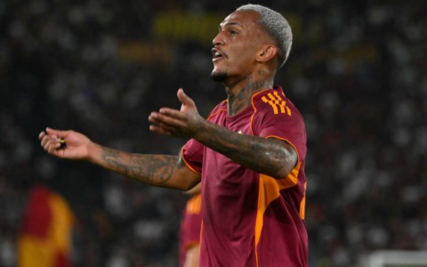 Roma, squadra già in campo per il Nizza: Wesley c’è