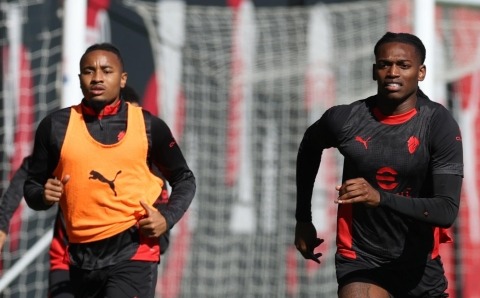 Allegri pensa alla coppia Leao-Nkunku contro la Fiorentina