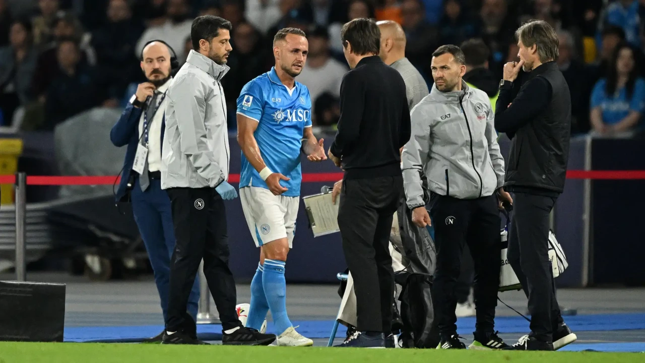 Conte ripensa il Napoli dopo lo stop di Lobotka e Politano