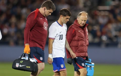 Tegola Pulisic: lesione al bicipite femorale, un mese di stop