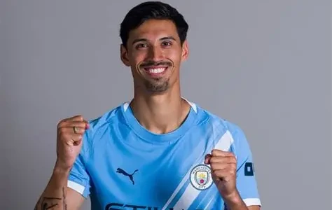 Manchester City, crisi Reijnders: contestato dai tifosi