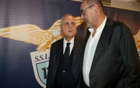 Lazio, aria tesa a Formello: scintille tra Lotito, Sarri e Fabiani
