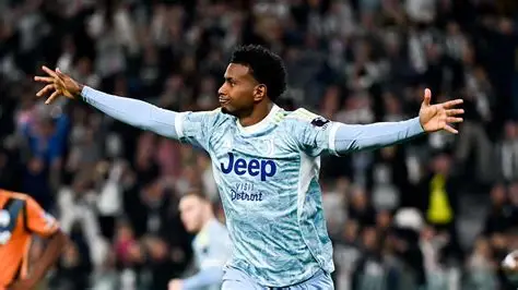 Juventus, guai per Cabal: lesione al bicipite, tempi da valutare