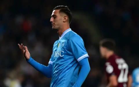 Napoli, ora il mercato comincia a far discutere