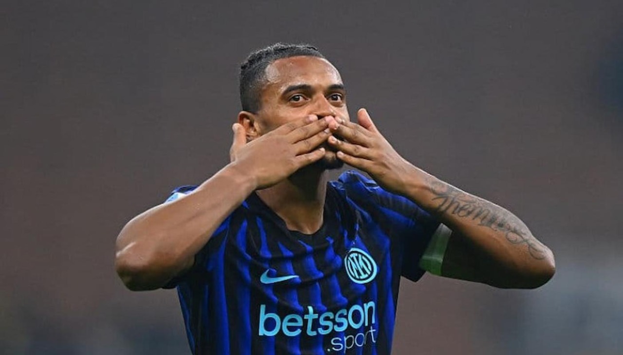 Inter, Akanji: “Vogliamo rimanere in vetta. Sul futuro…”