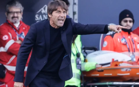 Napoli, tra tensioni e malumori: Conte al centro del dibattito