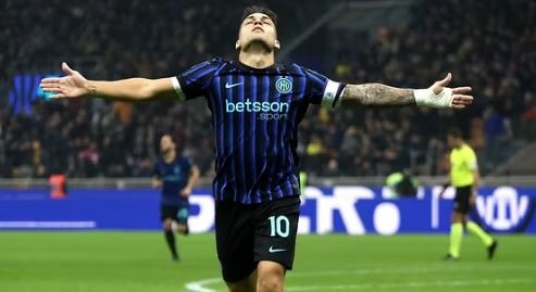 Inter: 2-0 alla Lazio, Roma raggiunta in testa