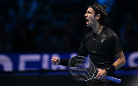 Cuore Musetti: trionfo contro De Minaur e sogno semifinale vivo