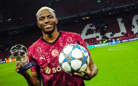 Osimhen: tre gol all’Ajax e capocannoniere di Champions