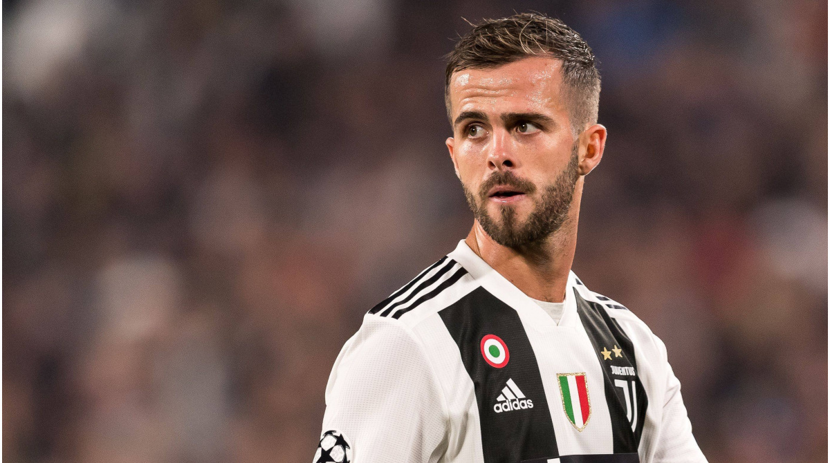 Pjanic in visita alla Continassa, e la Juve cerca un regista…
