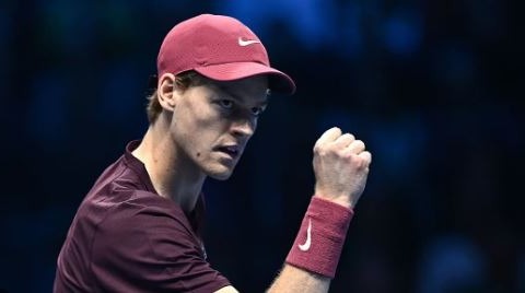 Sinner vola in semifinale a Torino: battuto De Minaur