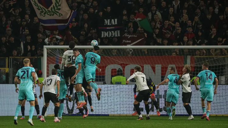 Il Bologna campione in carica sfida il Parma nel derby emiliano