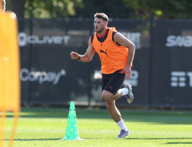 Gimenez accelera la riabilitazione, Leao punta la Supercoppa