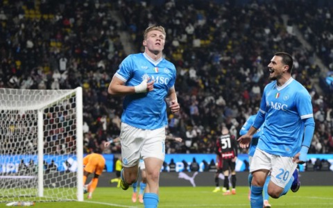 Hojlund brilla nel deserto e trascina il Napoli in finale