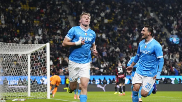 Hojlund brilla nel deserto e trascina il Napoli in finale