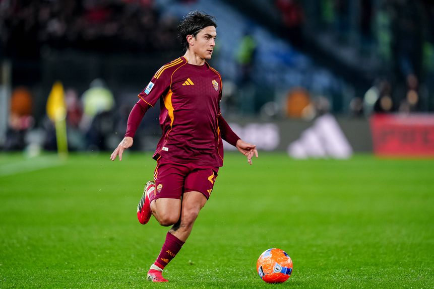 Roma, sospiro di sollievo per Dybala: niente lesioni al ginocchio