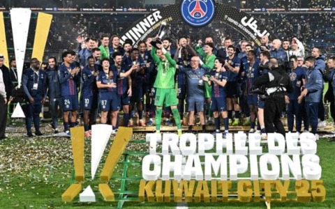 Il Psg vince la Supercoppa di Francia, le lacrime di De Zerbi