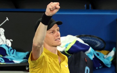 Sinner piega Shelton in 3 set, ora Djokovic in semifinale!